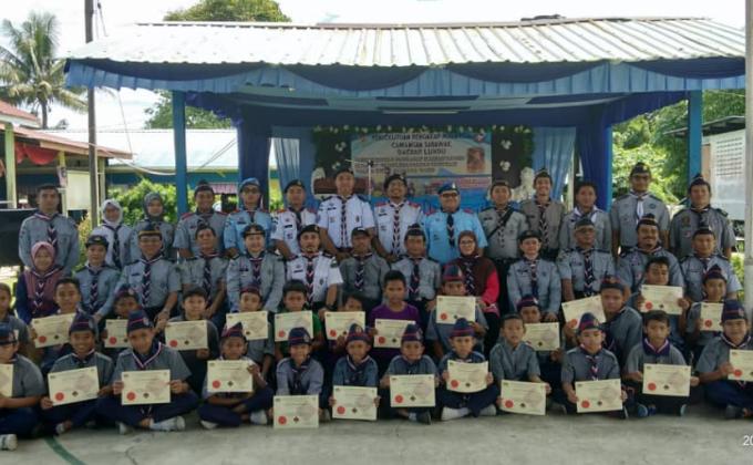 Membantu Perkhemahan lencana wajib dan perkenalan WSEP di daerah lundu