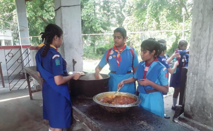 ओड़िसा फेनी साईक्लोंन रिलीफ शिविर 