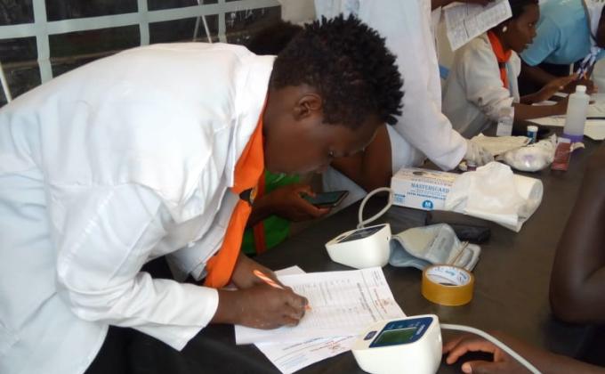 Scouts providing basic clinical diagnosis and nutritional assesment to over 250 community idividuals..