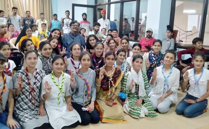 Helping little hand's