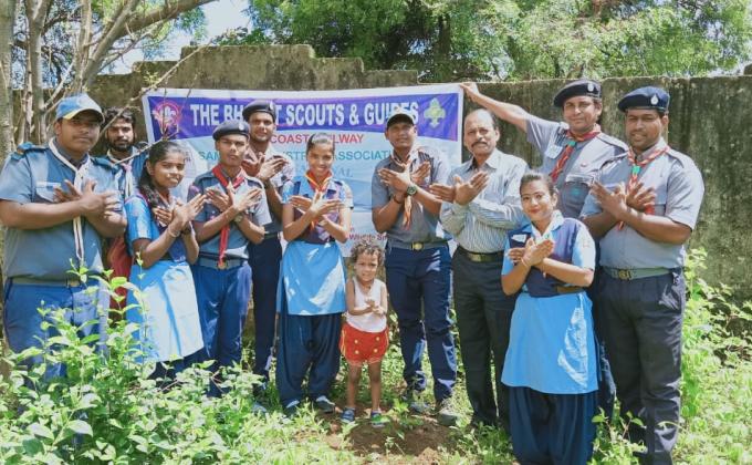 planting the sap at Sambalpur city station with taking pledge of peace 