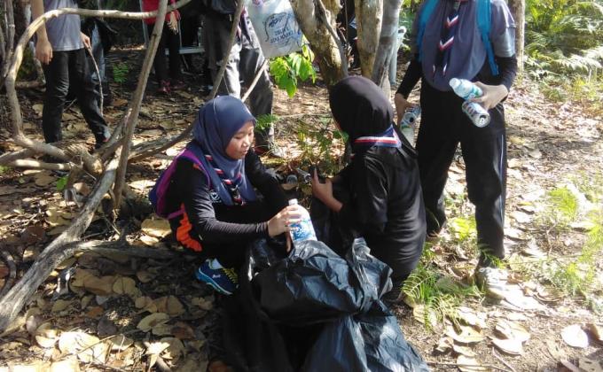   Vigil and Beach Cleaning for Climate and Peace