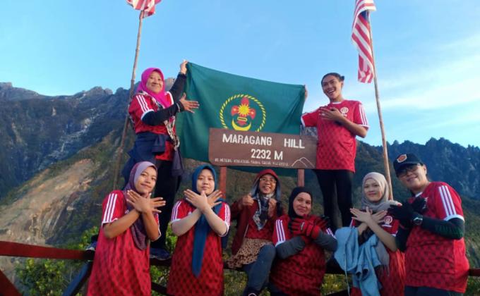 FUN HIKING AT MARAGANG HILL (2232 M)
