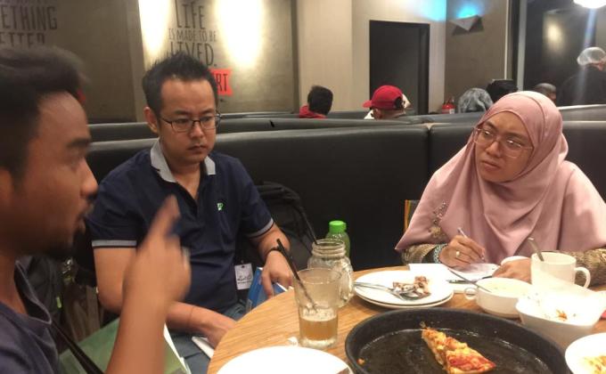 meeting santai-santai untuk lencana maju