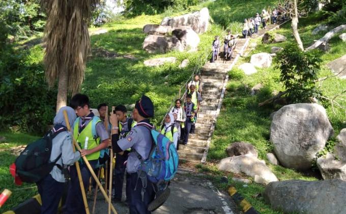 Membantu rakan dan komuniti