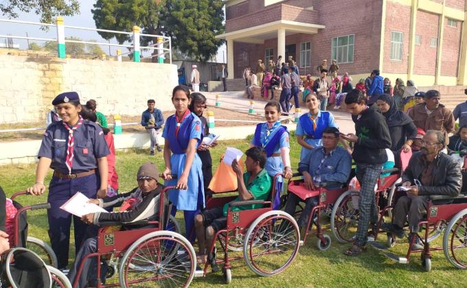 "योग्य जनों को उपकरण वितरण हेतु सेवाएं" !