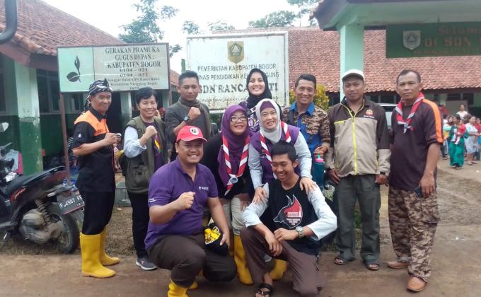 Pramuka Peduli (Scout Care) Bogor City Cheer Up the People & Children of Flood Survivor