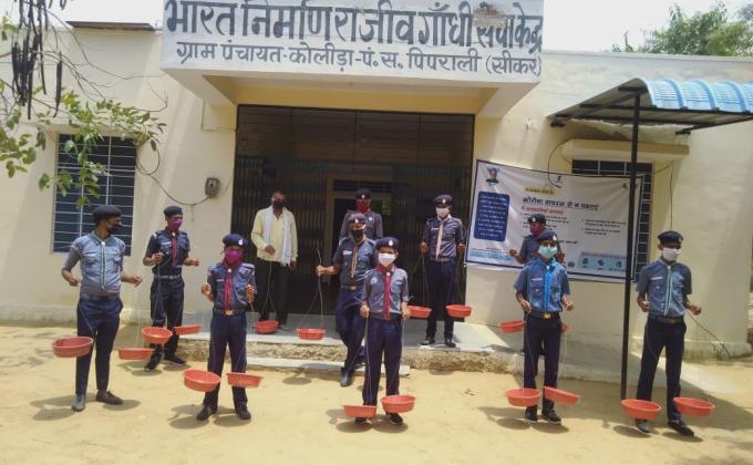   पक्षियों के लिए पानी की व्यवस्था