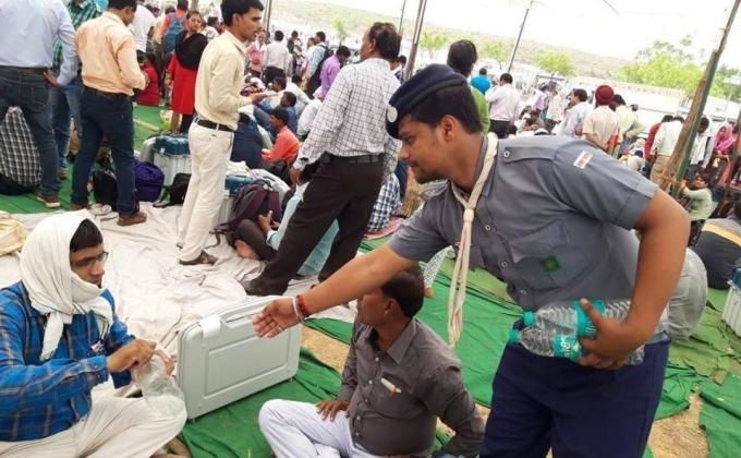 20 मई 2019 को सोनभद्र के पोलिंग बुथो पर सेवा के लिए तैयार स्काउट गाइड के जवान