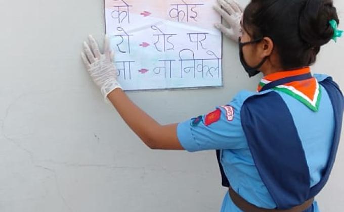 *भीषण महामारी कोरोना वायरस (covid-19) में लोगों को निशुल्क घर पर मास्क बनाकर लोगों में बांटे एवं पोस्टर बनाकर आमजन को जागृत किया।*