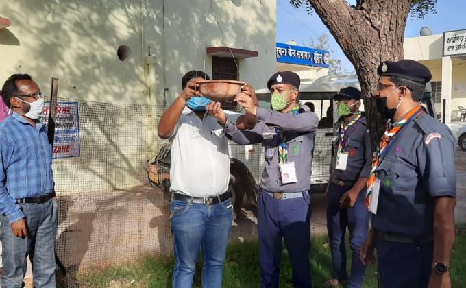 मूक पक्षियों के लिए एक छोटा सा प्रयास