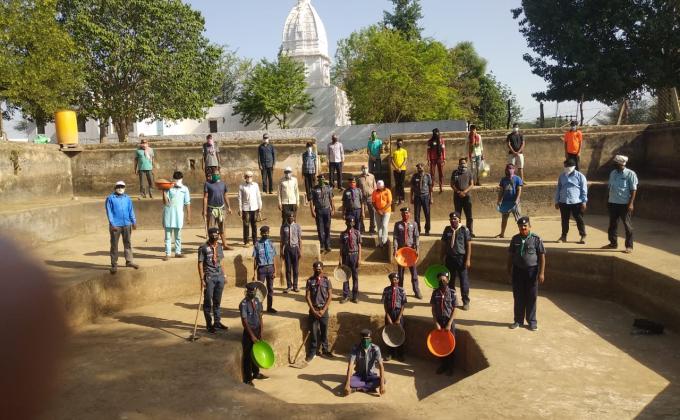 जल संरक्षण के प्राचीन स्रोत का सफ़ाई अभियान 