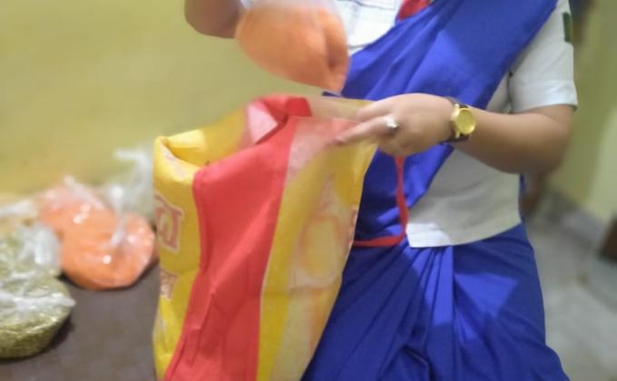 food packet distribution