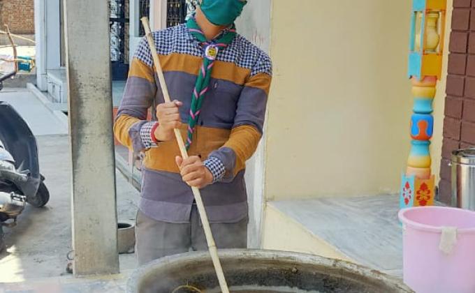 स्काउट ने आयुवैदिक काड़ा पिलाया