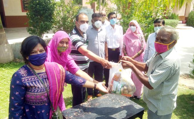 राशन किट वितरण 