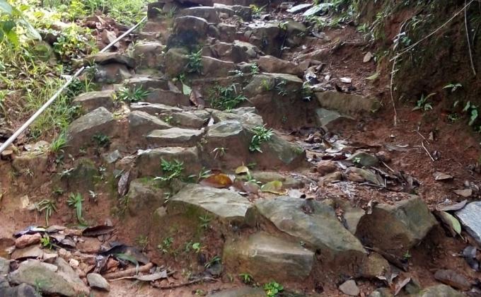 Road construct to Korawakka oya, Nawalapitiya