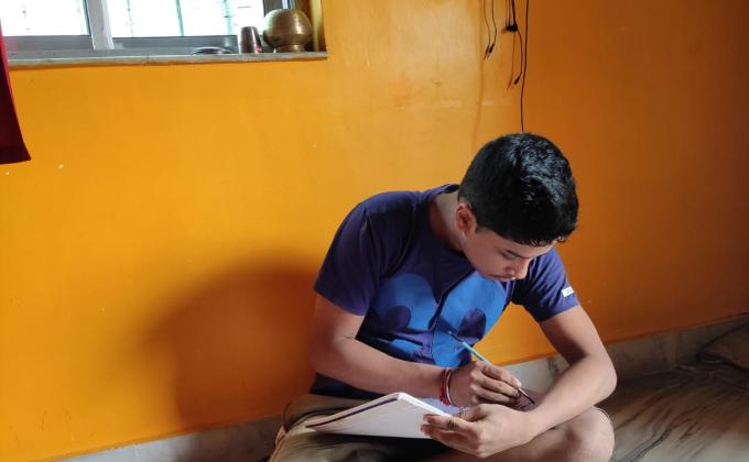 रोवरो ने अगस्त क्रांति सफाई अभियान में  सार्वजनिक स्थानों पर की साफ-सफाई।