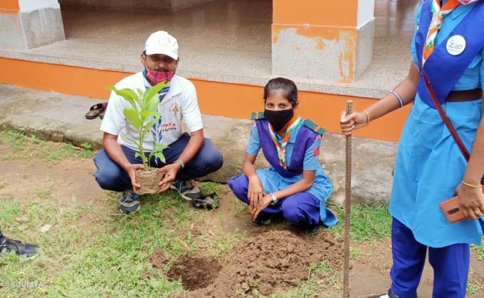 tree plantation at Saraswata Vidyamandir