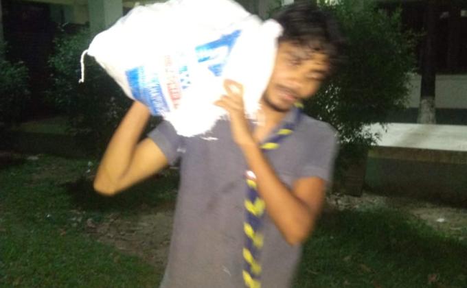 ত্রান বিতরণ 