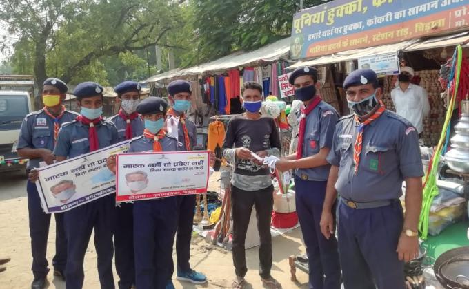 मास्क वितरण