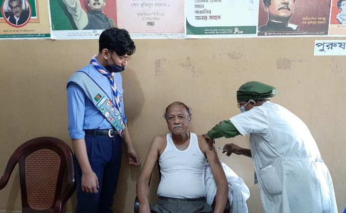 Provide assistance in coronary vaccination.