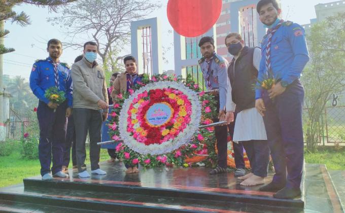 একুশে ফ্রেব্রুয়ারি আন্তর্জাতিক মাতৃভাষা দিবস শহীদ মিনারে ফুল দেওয়া 