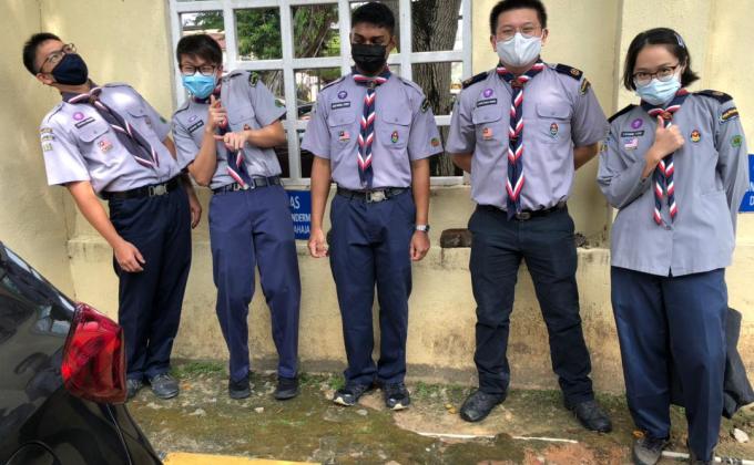 Rover B Petaling donates blood