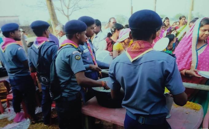 Food Distribution Among The Pilgrims