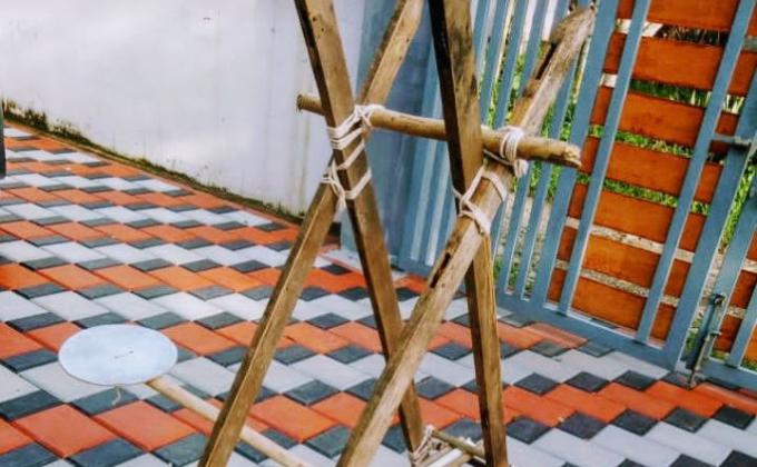 GADGET MAKING 'SEESAW'