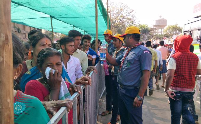 Service at vindhyagiri Bahubali Swamy Temple mastakabhisheka 2018(2nd shift service)