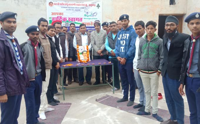  शहीद हेमू कलानी को श्रद्धांजलि अर्पित की।