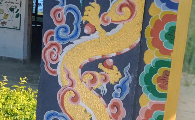 Painting of Majestys portrait stand and inauguration.