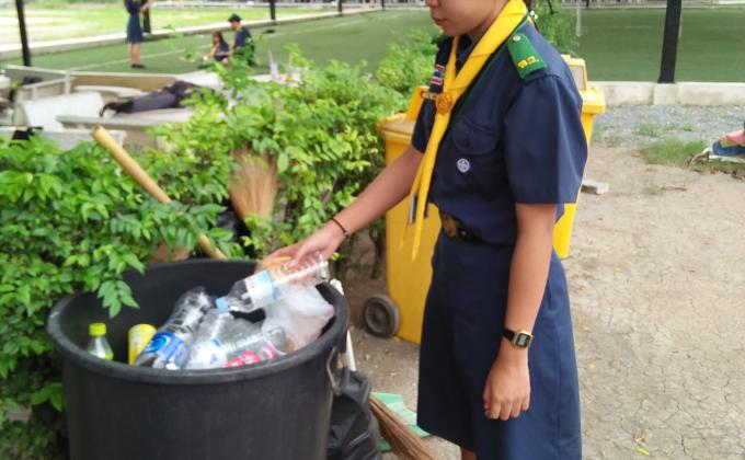 กิจกรรมช่วยเก็บขยะที่สาธารณะ