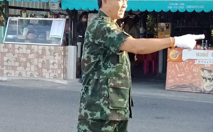 อำนวยความสะดวกด้านจราจรบริเวณหน้าโรงเรียน