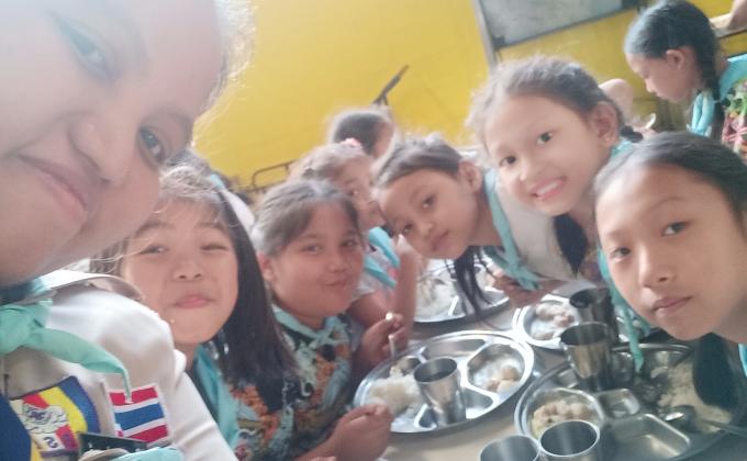 จิตอาสาทำอาหารให้เนตรนารี