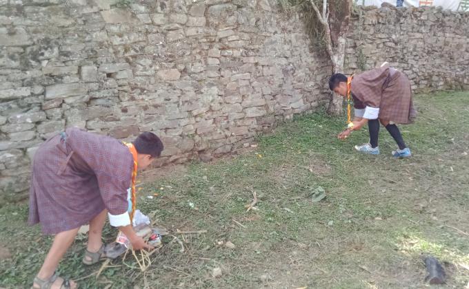 Crowd control and mass cleanning