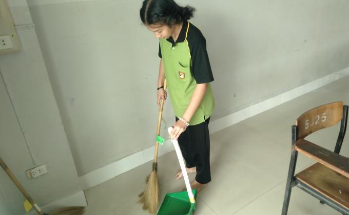 กวาดห้องเรียน