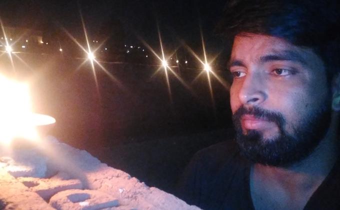 दीप जलाकर किया अपना कर्तव्य पूरा देश के प्रति