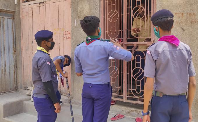 covid-19 में पूरे गांव एवम् आसपास के क्षेत्र में रोवर्स द्वारा किया सर्वे कार्य।