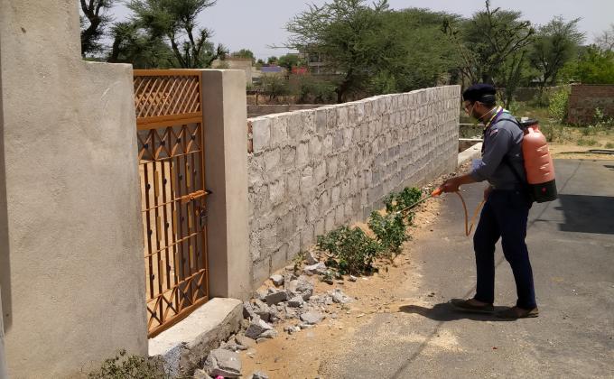 घरो को किया सेनेटाइज 