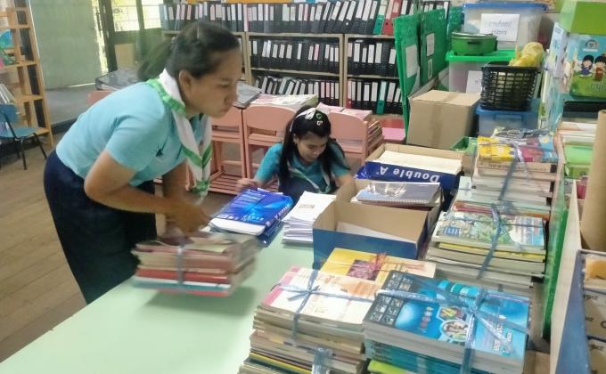 ช่วยจัดหนังสือเข้าที่