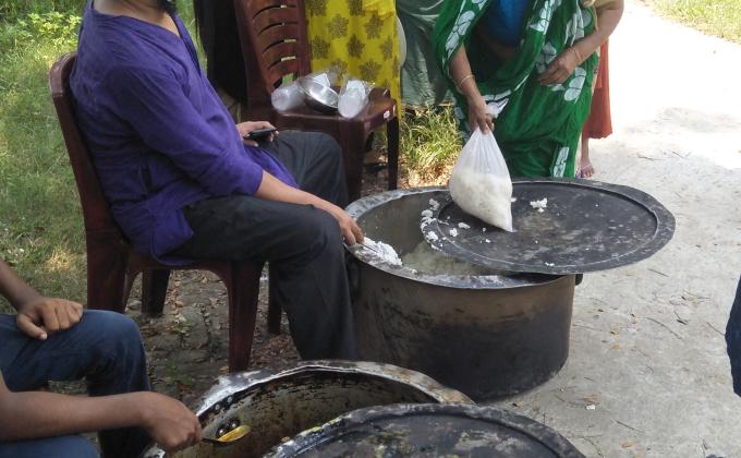 খাদ্য বিতরণ 