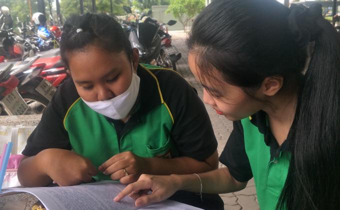 สอนการบ้านเพื่อน