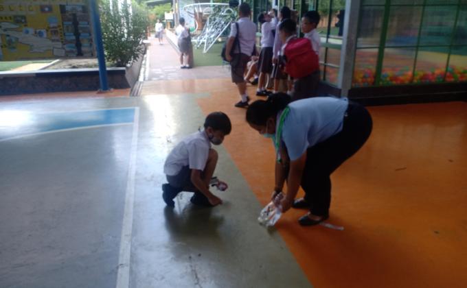 จิตอาสาช่วยเก็บขยะ