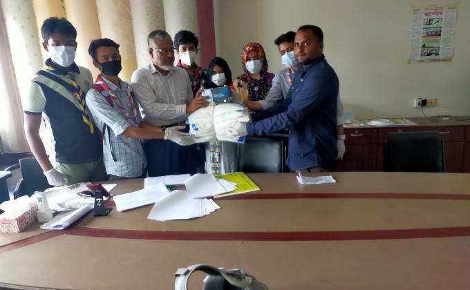 পিপিই ও মাস্ক বিতরন 