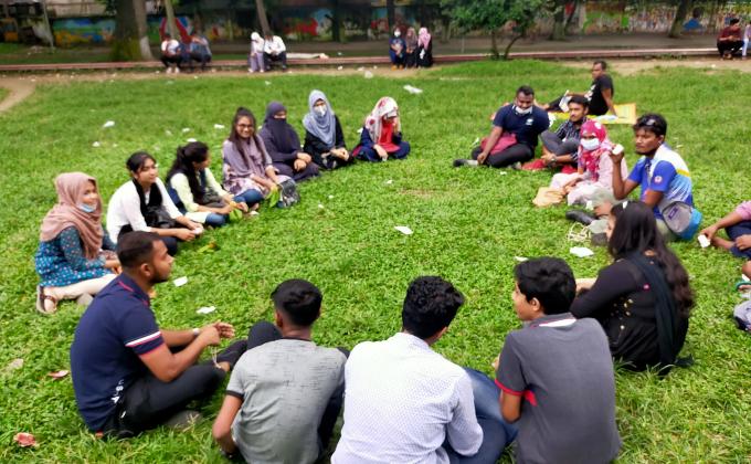 সাপ্তাহিক ক্রুমিটিং 