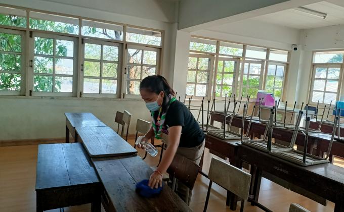 ทำความสะอาดโต๊ะเรียน