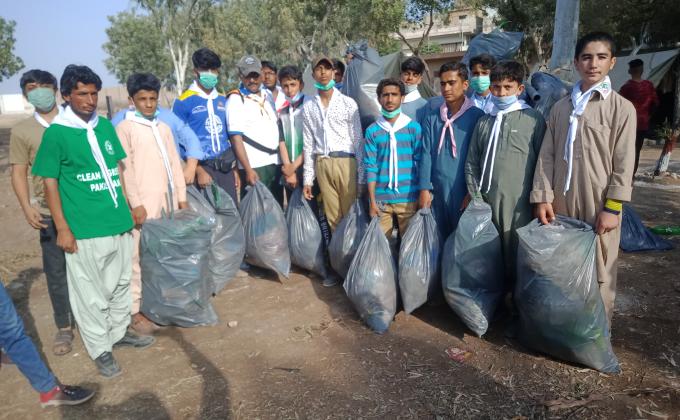 Arrenge a plastic tide turners and plantation active