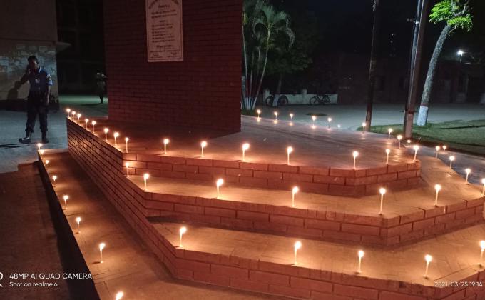 ব্লাক আউটে মোমবাতি প্রজ্বলন 