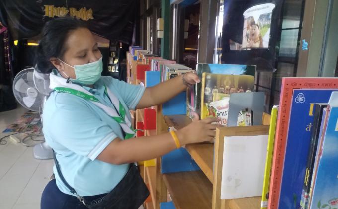 จิตอาสาจัดหนังสือ